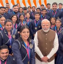 PM Modi meets medalists from the Commonwealth Games and praises their achievements