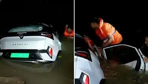 The survivors escape from the Cuttack Birupa River catastrophe remains a mystery as doors and the sunroof were discovered to be closed.