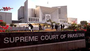 Two judges resign over a dispute over a constitutional revision, and the Pakistani Supreme Court schedules a meeting.