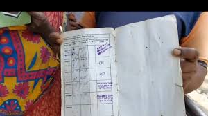 As hundreds of people wait for hours to have their ration cards reinstated, chaos breaks out at the Bhadrak Block Office.