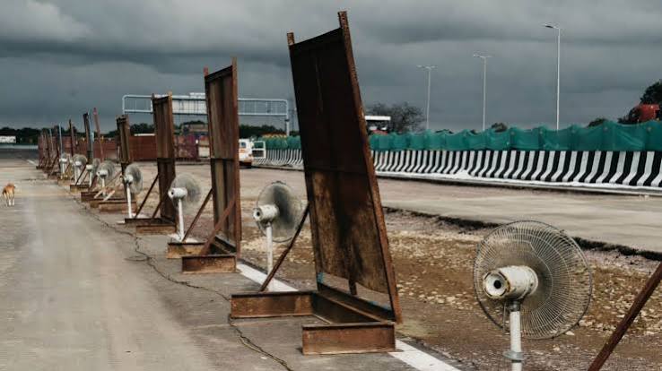 Fans are used to dry the damaged Lucknow-Kanpur expressway