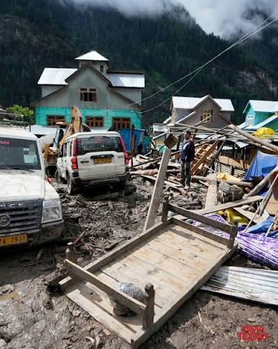 Flash floods in J-Ks Doda cause damage to houses and cars, but no fatalities are reported