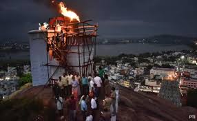 Court Recommends Five-Person Team Light Lamp on Hill in Tamil Nadu Deepam Row