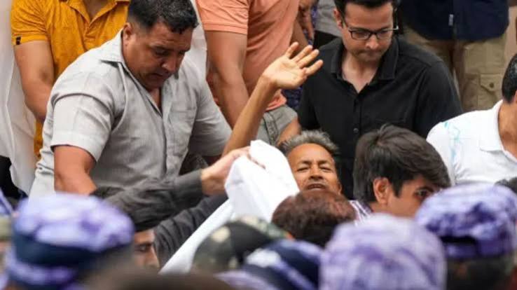 White sheets and civilian attire: How police removed Sonam Wangchuk from the protest site