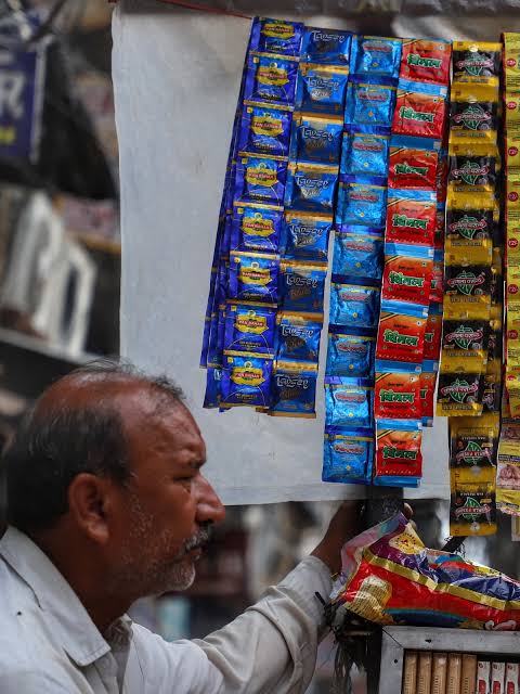 Plastic packaging for pan masala is prohibited by the food authority; only tin and glass are permitted