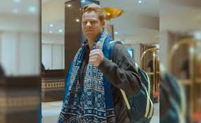 Steve Smith arrives in Pakistan for the PSL amid tensions about the threat from an armed group.