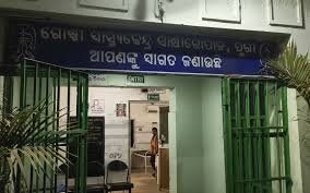 A temple worship dispute in Puri leads to a violent altercation that injures more than 20 people.