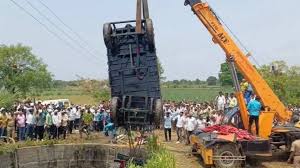 Women farm workers are on a tractor-trolley when it plunges into a 90-foot-deep well in Nanded, killing seven.