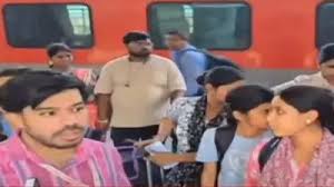 As unrest continues, Odisha students begin to return from Jammu.