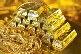 The price of gold reaches a new high as demand for safe haven assets is fuelled by the US-China trade friction.