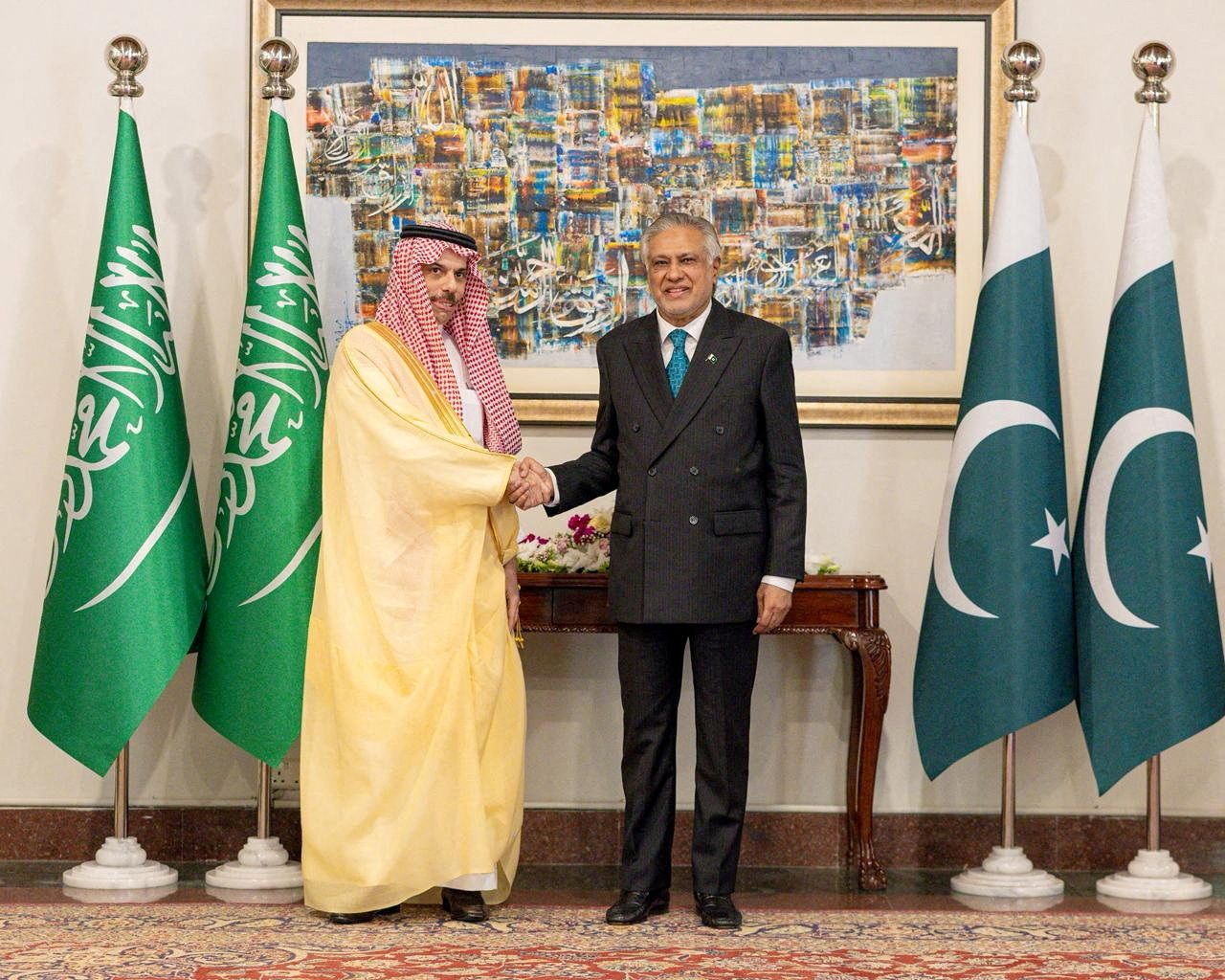 To increase its foreign exchange reserves, Saudi Arabia promises Pakistan $3 billion.