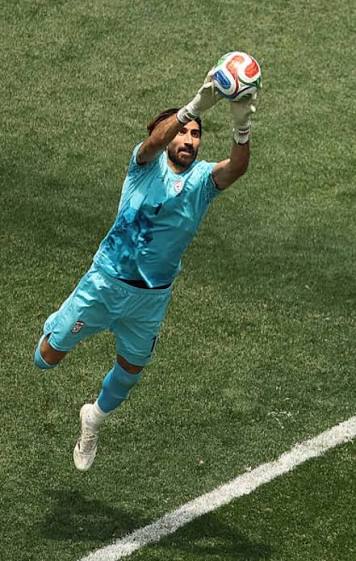Iranian goalkeeper Alireza Beiranvands Amazing Story: Two Guinness Records, Ninety Minutes of Defiance