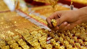 A 4-day winning streak is broken by gold, which drops Rs 800 to Rs 98,500/10 g.